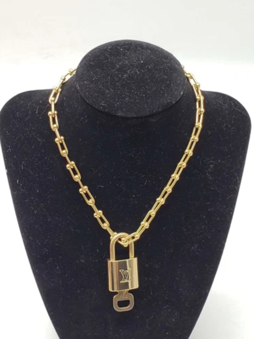 Gold-Plated Necklace with Authentic Louis Vuitton Padlock - Picture 2 of 9